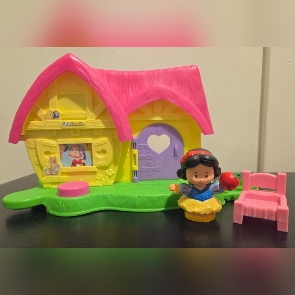 Little People Disney Princess Snow White Kindness Cottage